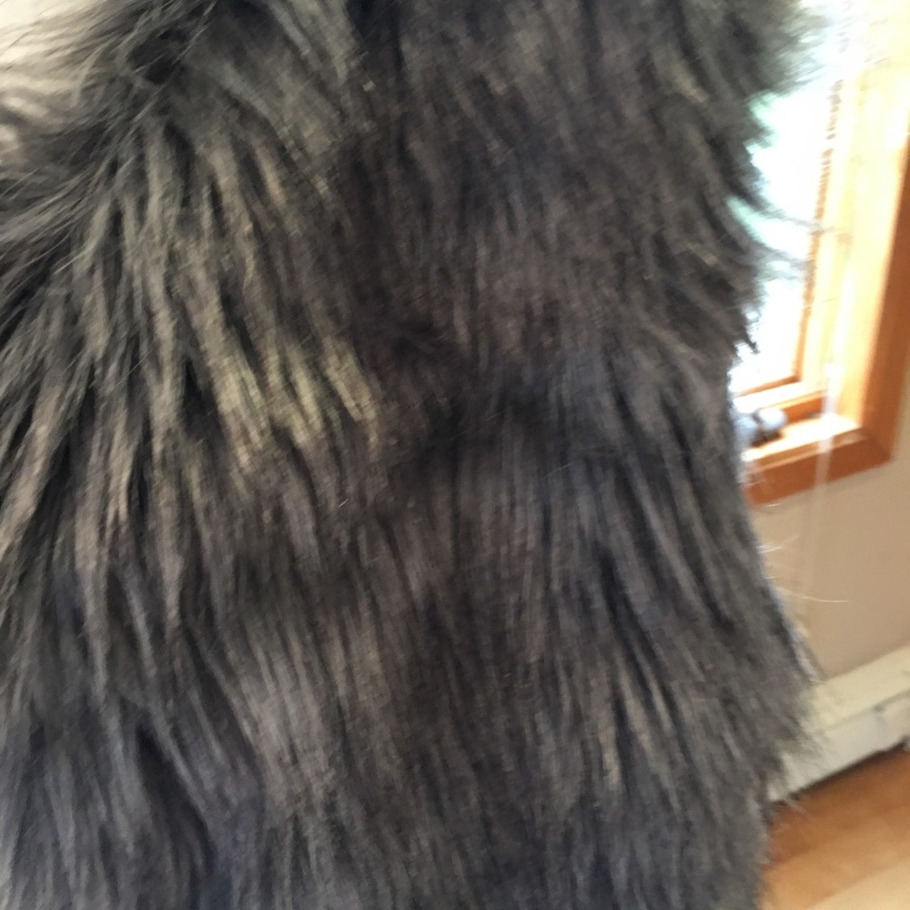 Faux fur grey vest - Picture 2 of 13